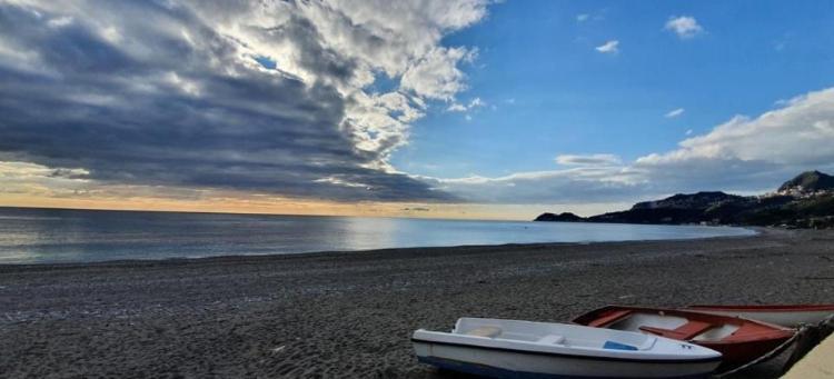 Casa Vacanze A Milorda Letojanni Luaran gambar